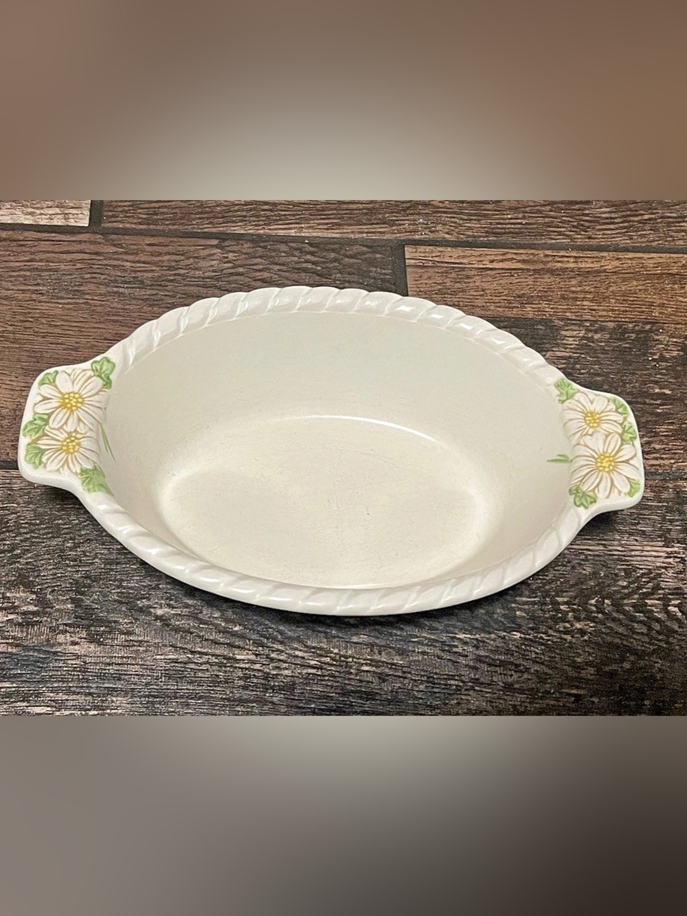 Metlock Poppytrail Sculptured Daisy vegetable dish